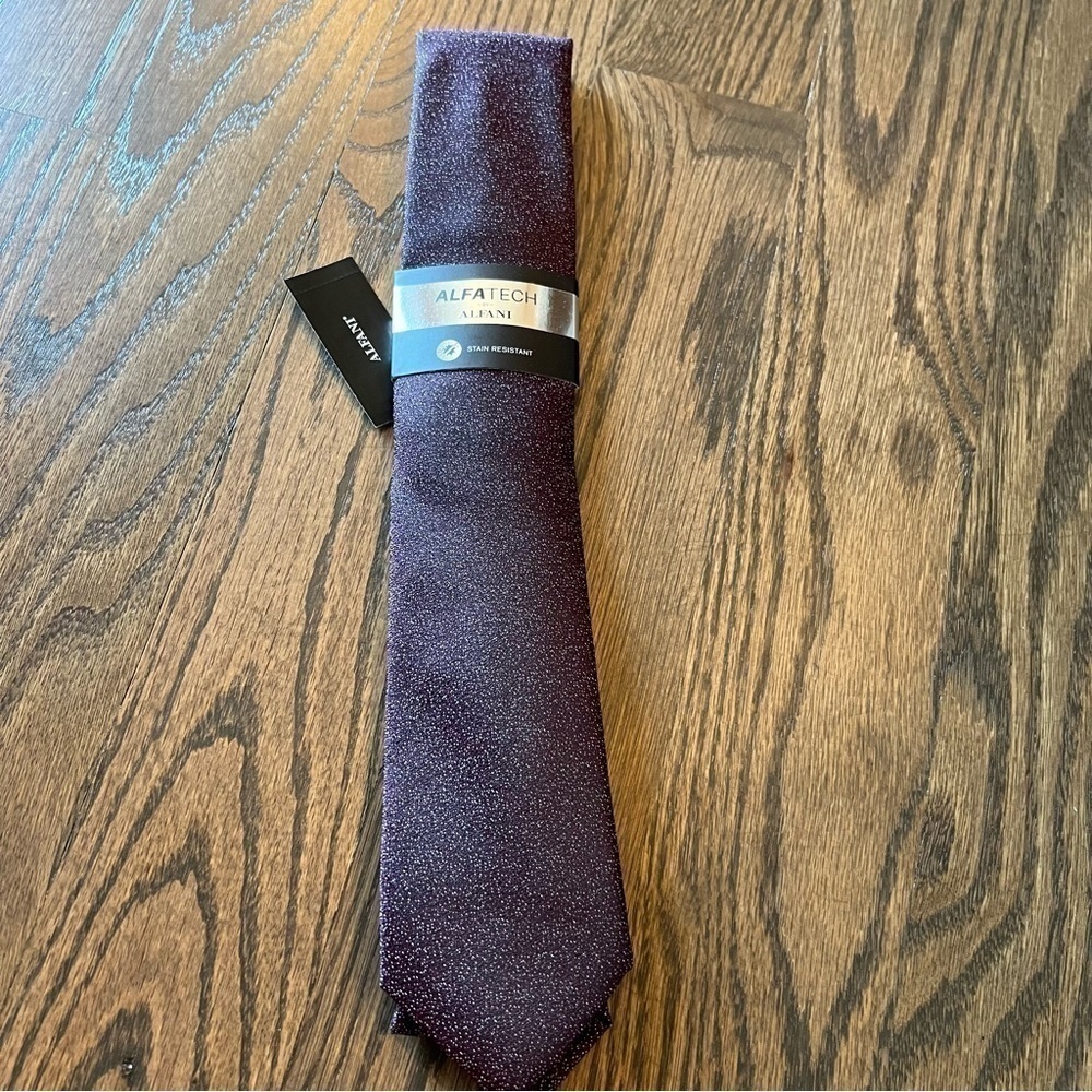 NWT mens Alfani slim neck tie stain resistant Millard Mini berry color